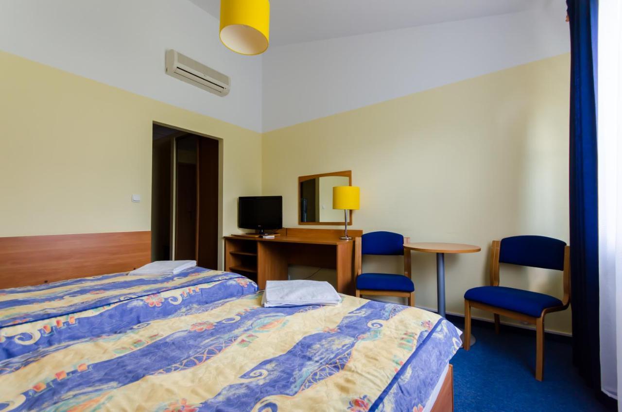HOTEL A4 Airport Kraków MOP Morawica Aleksandrowice  Exterior foto